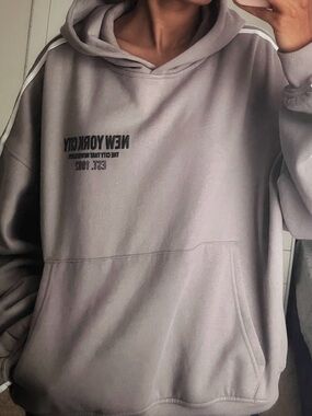 Unisex Crewneck Hoodie Sweater in Light Gray with 'New York City' Chest Text